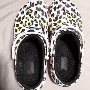 Crocs fuzz lined, barely worn. w11, m9